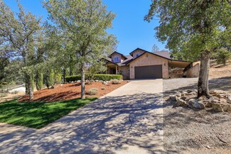 5735 Beaumont Dr, Redding, CA 96003