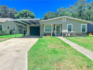 710 Fulton St, Edna, TX 77957