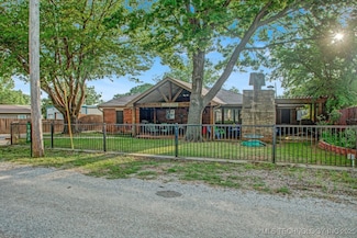7035 A St, Kingston, OK 73439
