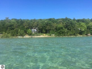 4076 Omena Point Rd, Northport, MI 49670