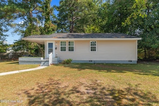 613 New River Dr, Jacksonville, NC 28540