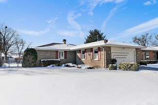 617 Sharon Dr, Crystal Lake, IL 60014