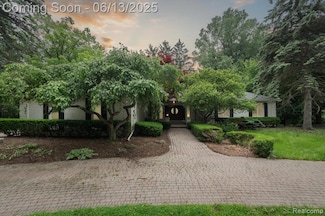 2844 Severn Ln, Bloomfield Hills, MI 48304