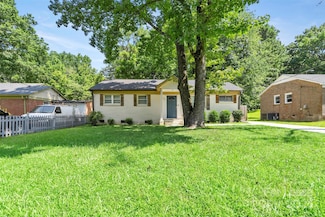 2521 Dora Dr, Charlotte, NC 28215