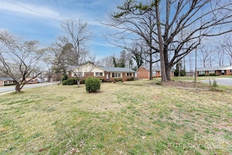 4601 Mendham Dr, Charlotte, NC 28215