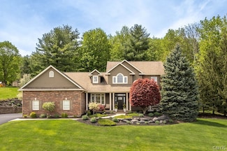 4605 Bloomsbury Dr, Syracuse, NY 13215