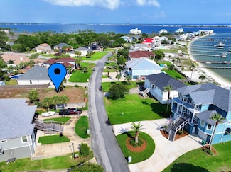 147 Shoreline Dr, Mary Esther, FL 32569
