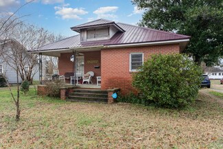303 W D St, Erwin, NC 28339