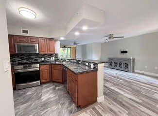 300 Scotia Dr Unit 202, Hypoluxo, FL 33462