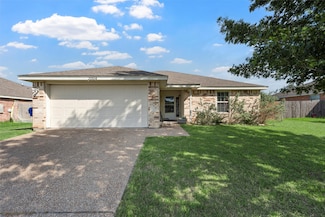 2004 Sabine Dr, Waco, TX 76708