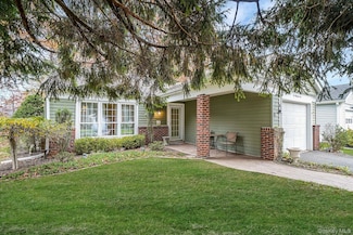 202 Belfast Ln, Ridge, NY 11961