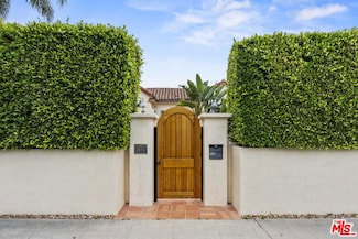542 N Curson Ave, Los Angeles, CA 90036