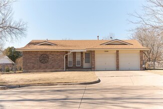 1600 Village Dr, Norman, OK 73071
