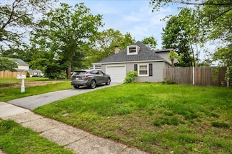 109 Silverleaf Ln, Islandia, NY 11749