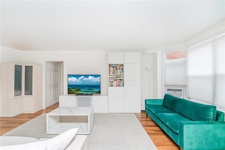 191 73rd St Unit 219, Brooklyn, NY 11209
