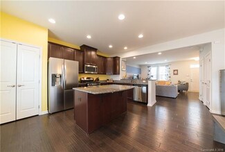 1759 Fleetwood Dr, Charlotte, NC 28208