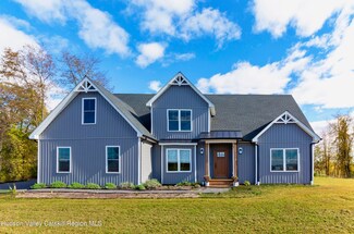 110 Mulford Dr, Wallkill, NY 12589