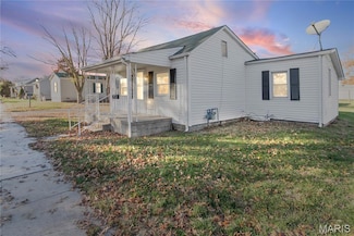 150 Maple St, Carrollton, IL 62016