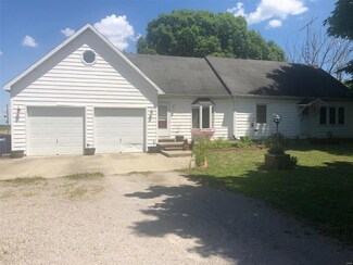402 S 3rd St, Ava, IL 62907