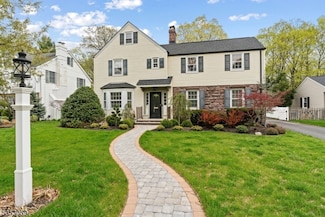 31 Reynen Ct, Ridgewood, NJ 07450