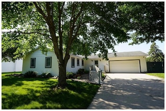 3022 Yorkshire Dr, Charles City, IA 50616
