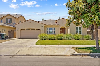 2403 W Robin Ave, Visalia, CA 93291