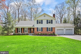 12041 Thomas Ave, Great Falls, VA 22066