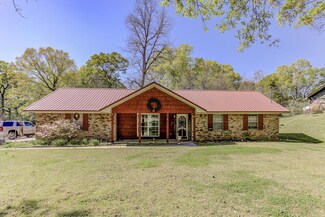 584 Lakeside Dr, Vicksburg, MS 39180