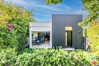 8907 Rosewood Ave, West Hollywood, CA 90048