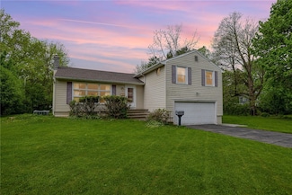5 Dunrovin Ln, Rochester, NY 14618
