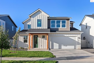 627 Moscow St, Sandpoint, ID 83864