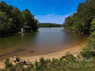 2215 W Paradise Harbor Dr Unit 32, Connelly Springs, NC 28612