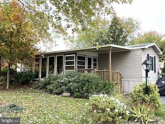 210 Holly Dr, Mount Wolf, PA 17347