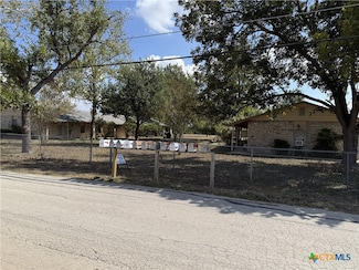200 Quail Run Rd, Martindale, TX 78655