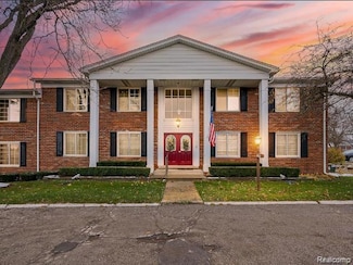 2426 Mulberry Square Unit 51, Bloomfield Hills, MI 48302