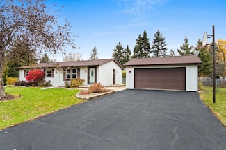 W6672 Cedar Dr, Greenville, WI 54942