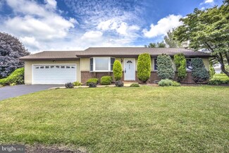 3727 E Newport Rd, Gordonville, PA 17529
