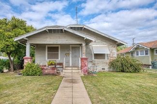 1003 N Adoline Ave, Fresno, CA 93728