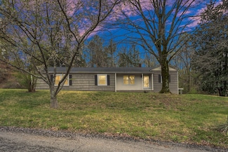 806 W Main St, Waverly, TN 37185