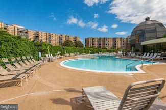 8370 Greensboro Dr Unit 211, McLean, VA 22102