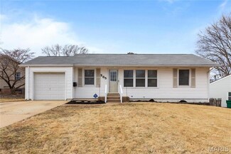 285 Saint Nicholas Ln, Florissant, MO 63031