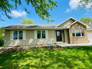1736 Prairie Ln NE, Owatonna, MN 55060