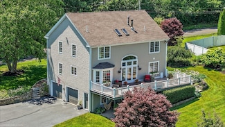 57 Perry Hill Rd, Acushnet, MA 02743