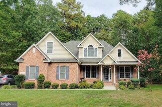 14810 King Charles Dr, Swan Point, MD 20645