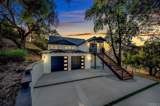 868 Washington Heights Rd, El Cajon, CA 92019