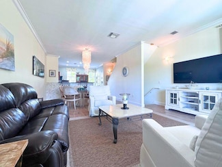 635 Casa Loma Blvd, Boynton Beach, FL 33435