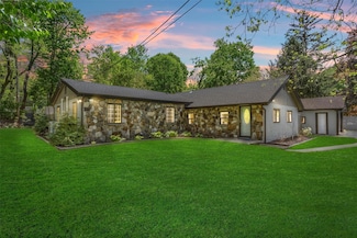 1 Davis Rd, Poughkeepsie, NY 12603