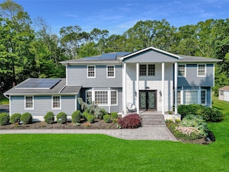 26 Stepping Stone Crescent, Dix Hills, NY 11746
