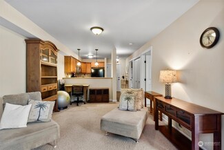690 32nd St Unit B404, Bellingham, WA 98225