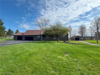 4175 Middletown Rd E, New Middletown, OH 44442